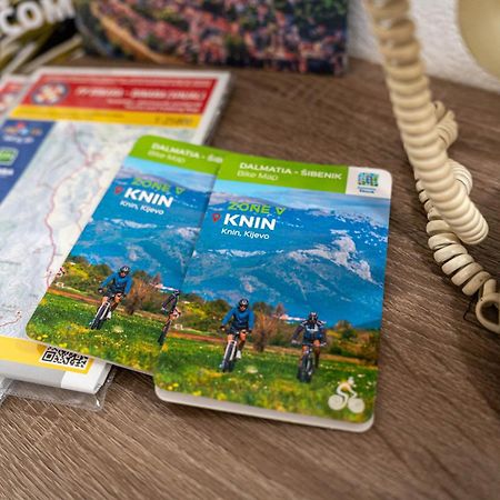 Apartman M Lägenhet Knin Exteriör bild