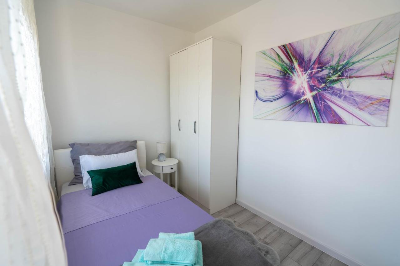 Apartman M Lägenhet Knin Exteriör bild