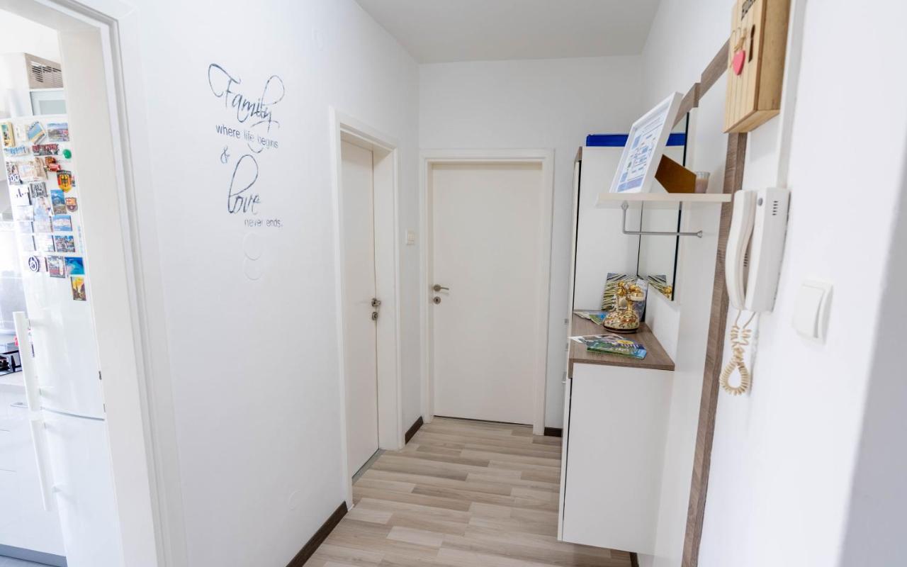 Apartman M Lägenhet Knin Exteriör bild