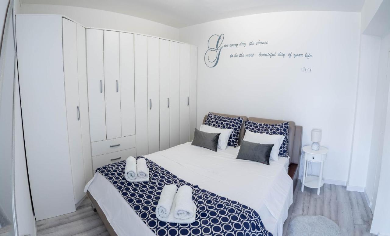Apartman M Lägenhet Knin Exteriör bild