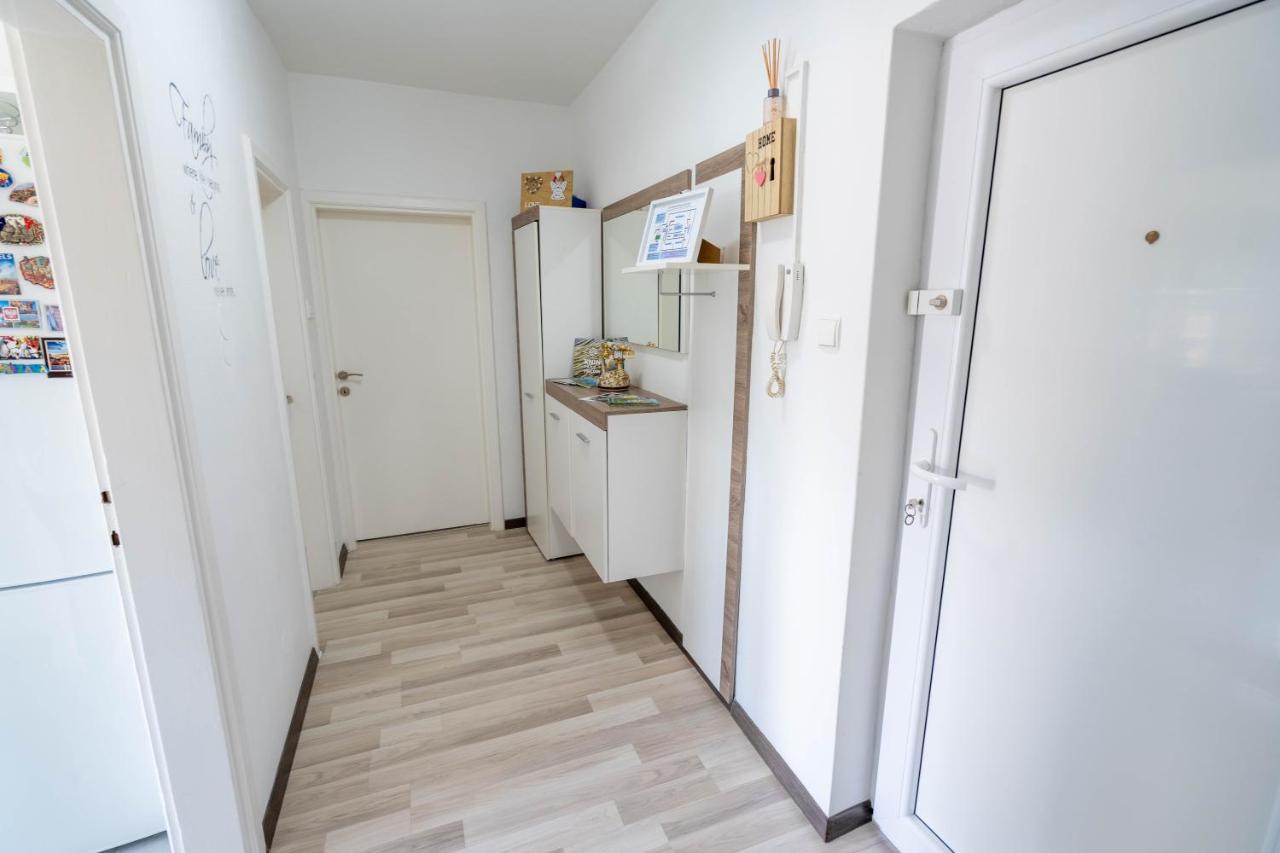 Apartman M Lägenhet Knin Exteriör bild