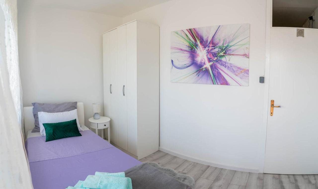 Apartman M Lägenhet Knin Exteriör bild