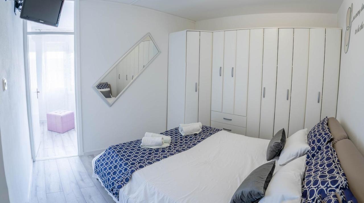 Apartman M Lägenhet Knin Exteriör bild