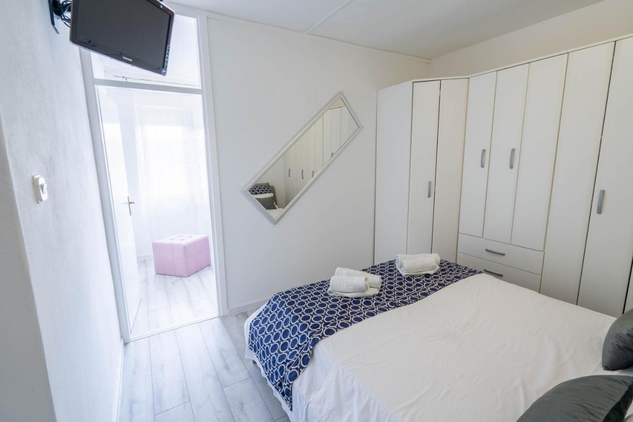 Apartman M Lägenhet Knin Exteriör bild
