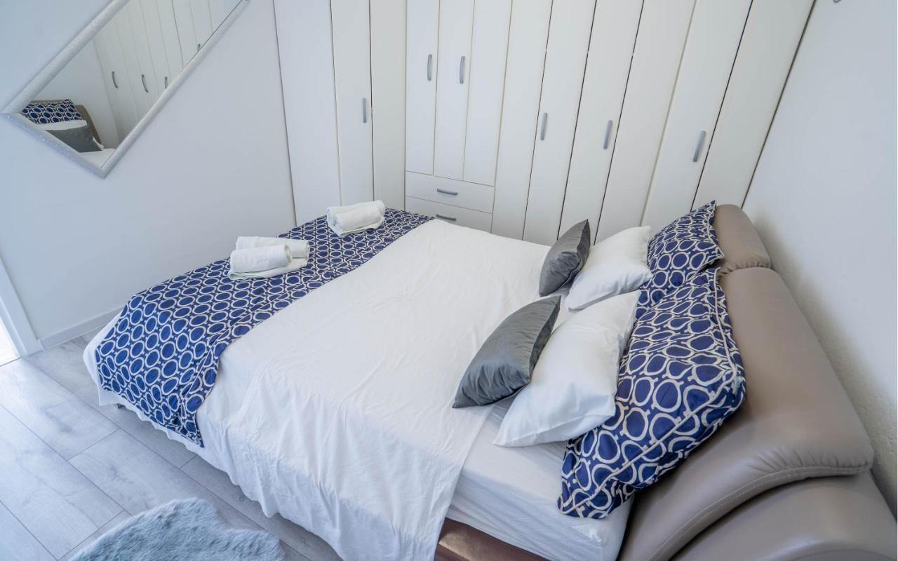 Apartman M Lägenhet Knin Exteriör bild