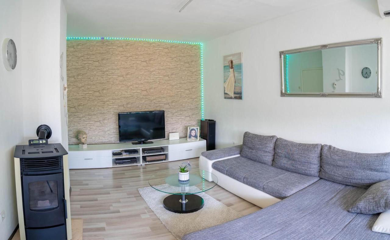 Apartman M Lägenhet Knin Exteriör bild