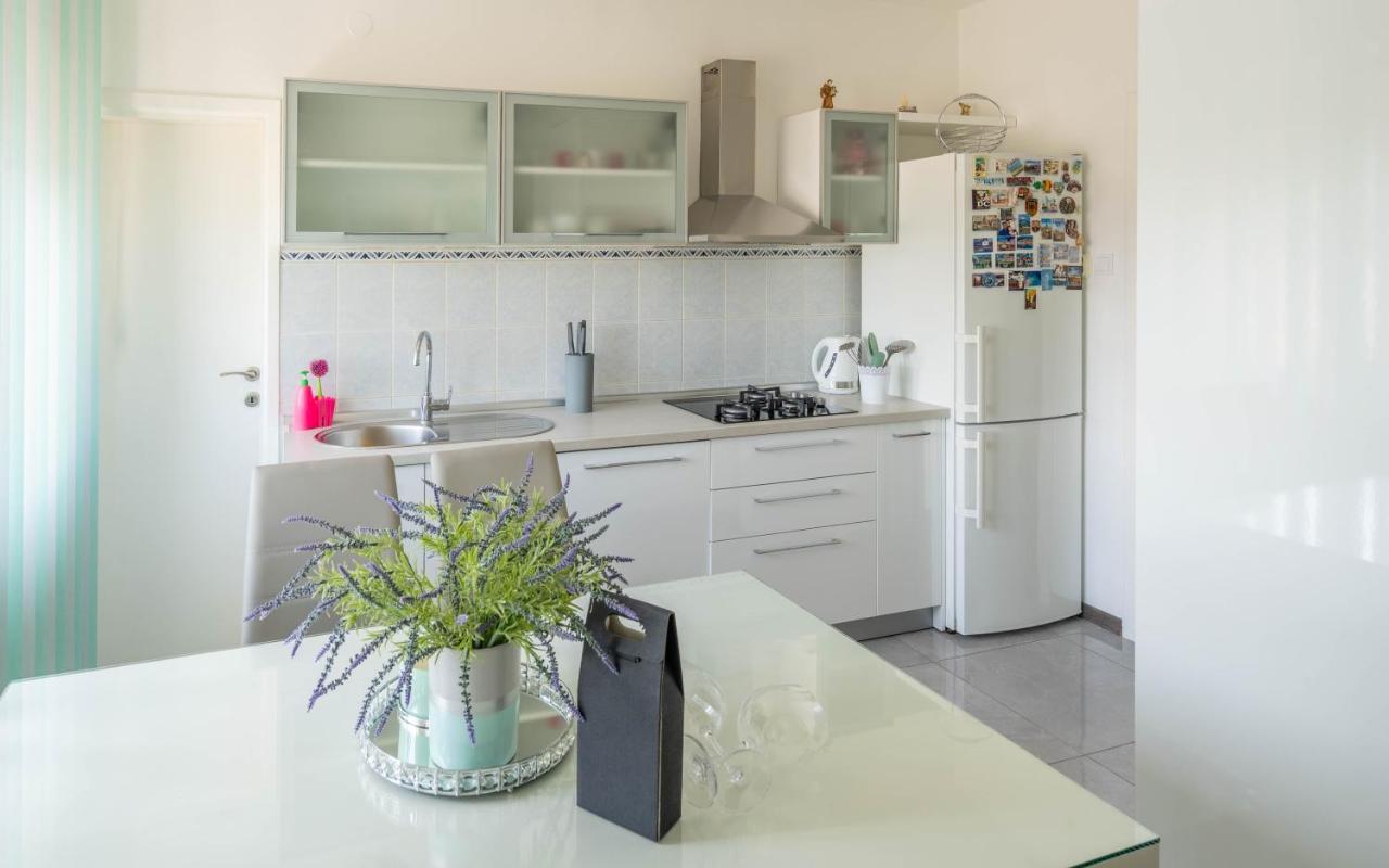 Apartman M Lägenhet Knin Exteriör bild
