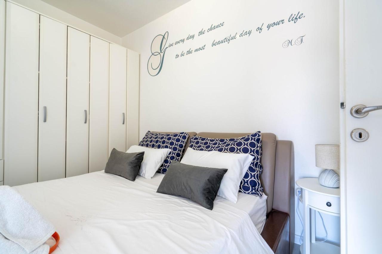 Apartman M Lägenhet Knin Exteriör bild