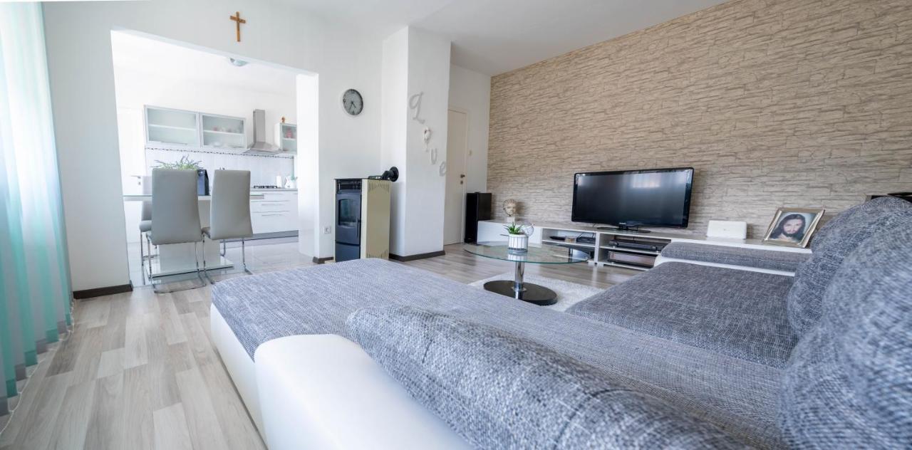 Apartman M Lägenhet Knin Exteriör bild