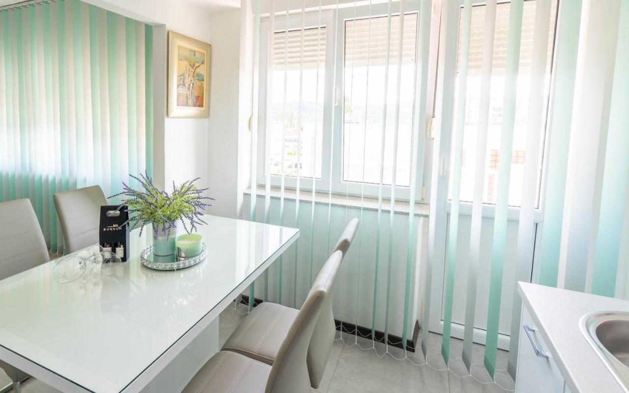 Apartman M Lägenhet Knin Exteriör bild