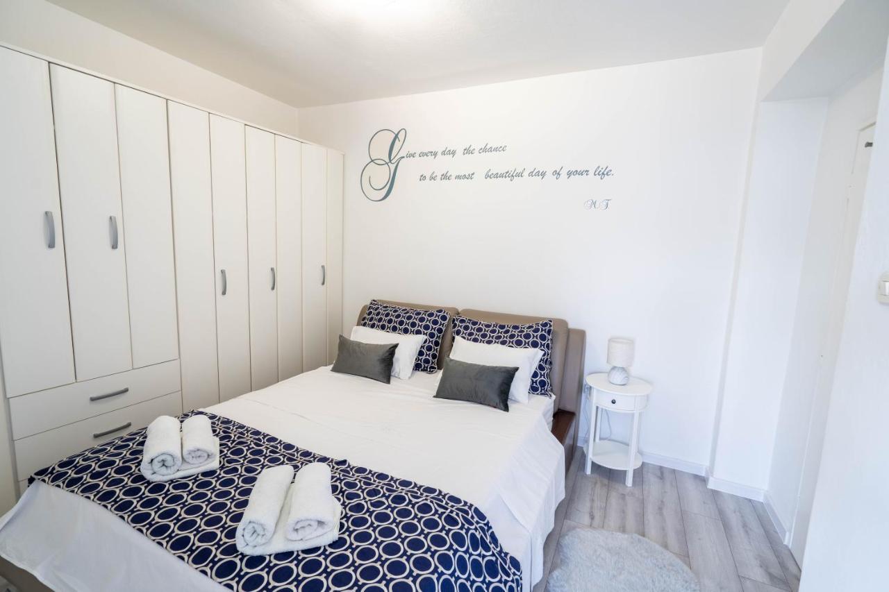 Apartman M Lägenhet Knin Exteriör bild