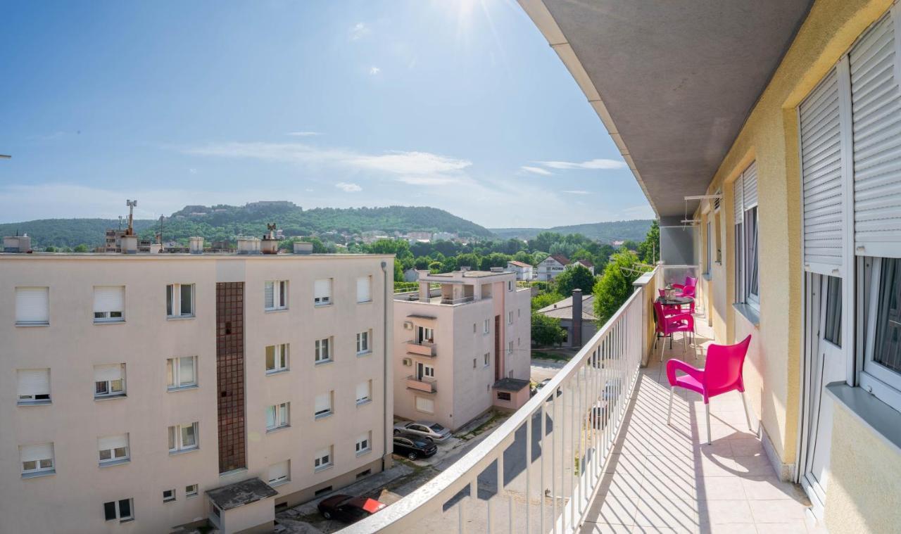 Apartman M Lägenhet Knin Exteriör bild