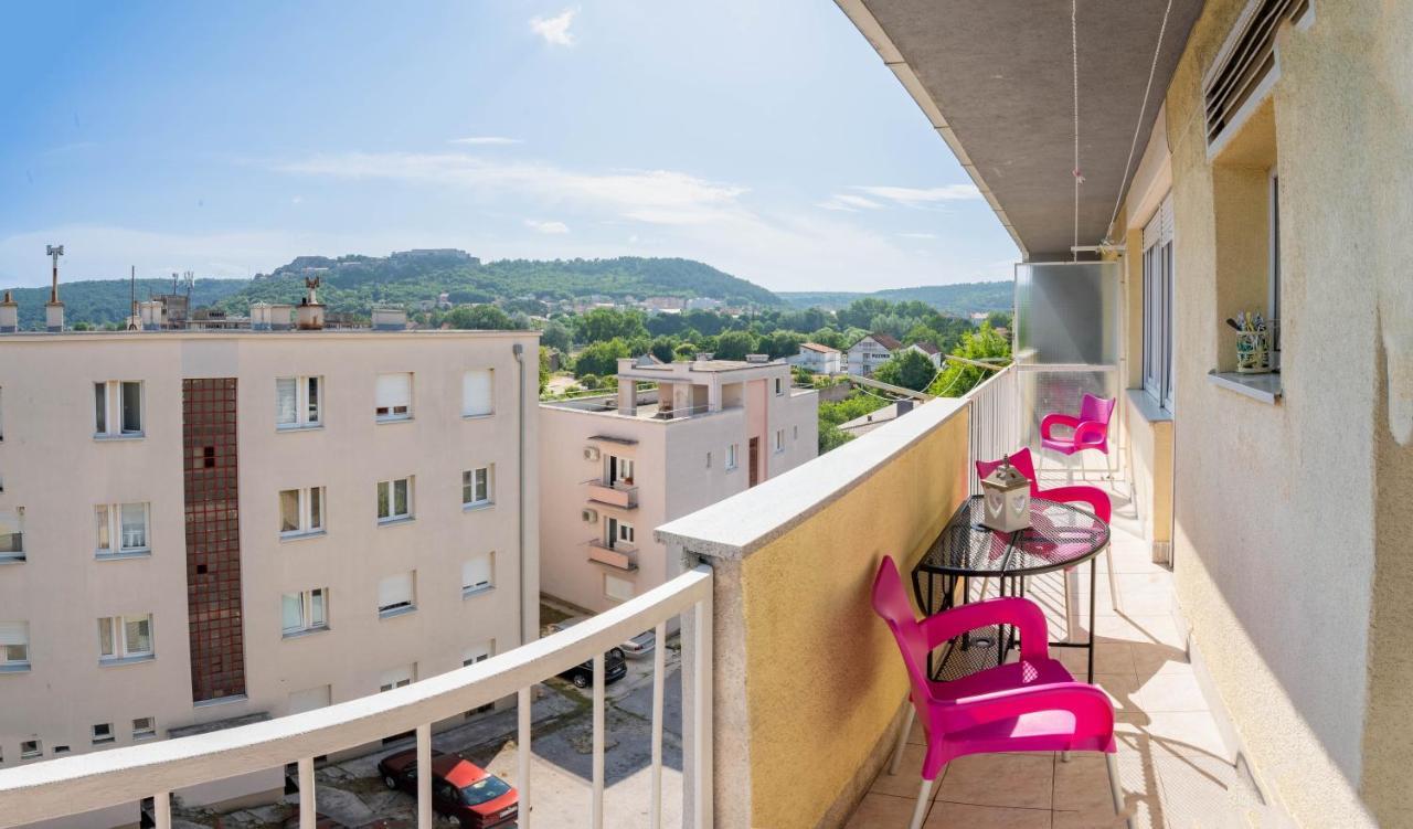 Apartman M Lägenhet Knin Exteriör bild